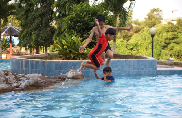 Swimming pool